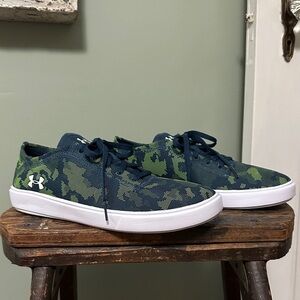 NWOB Under Armour Boys Kick it 2 Blue and Green Camo Utility Sneakers